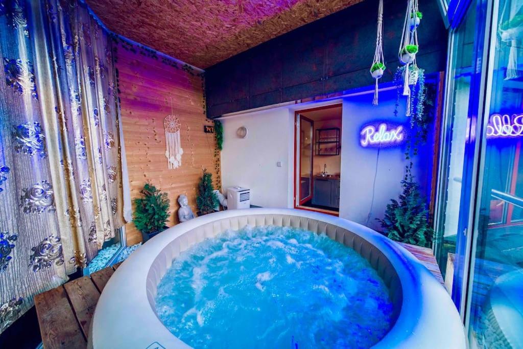 Lovely 3bd - Rooftop - Jacuzzi&sauna Apartament